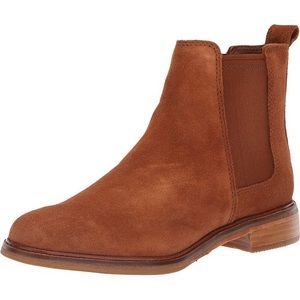 Clarks Arlo Suede Chelsea Boots
